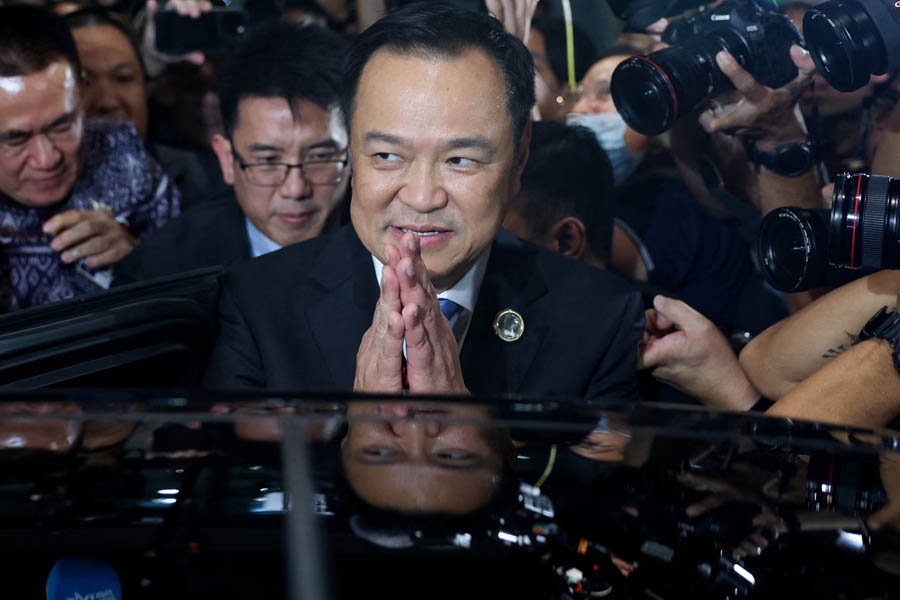 Prime Minister Anutin Charnvirakul announcing the dissolution of Thailand’s parliament, initiating early elections.