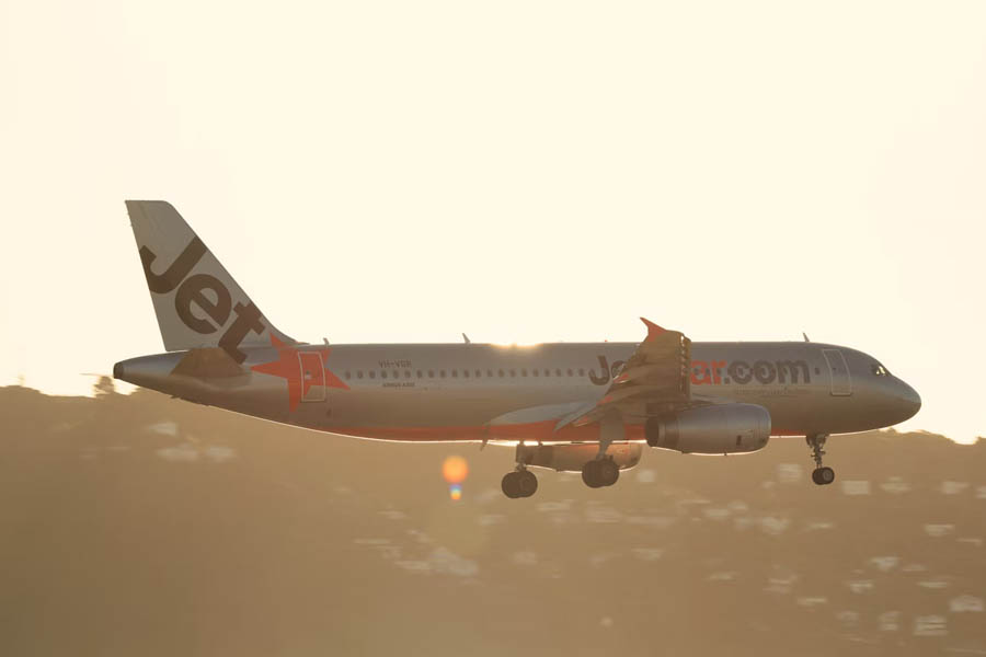 Singapore-based budget airline Jetstar Asia will close down at the end of July, its Australian owner Qantas has announced.