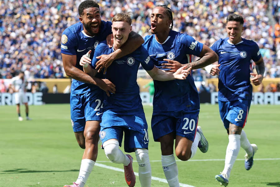 Cole Palmer celebrates Chelsea’s second goal with João Pedro and Reece James during their stunning 3-0 victory over PSG in the 2025 Club World Cup final.