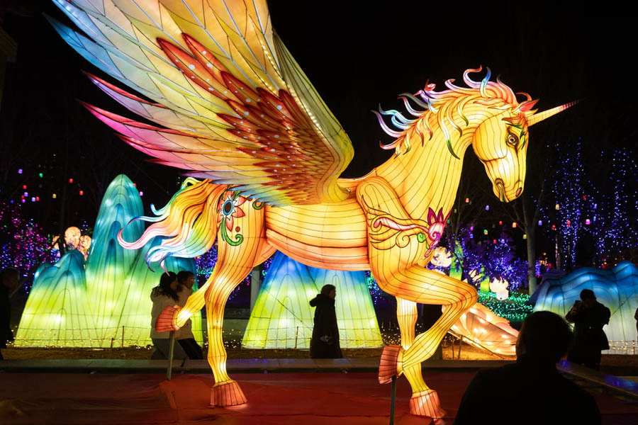 Massive Lunar New Year travel rush in China during the Year of the Horse, with billions of passenger trips expected to support economic growth and holiday consumption.