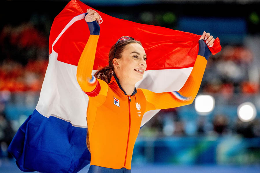 Femke Kok celebrating after winning the women’s 500m speed skating gold medal at the Winter Olympics, reflecting on the pressure she overcame to secure victory.