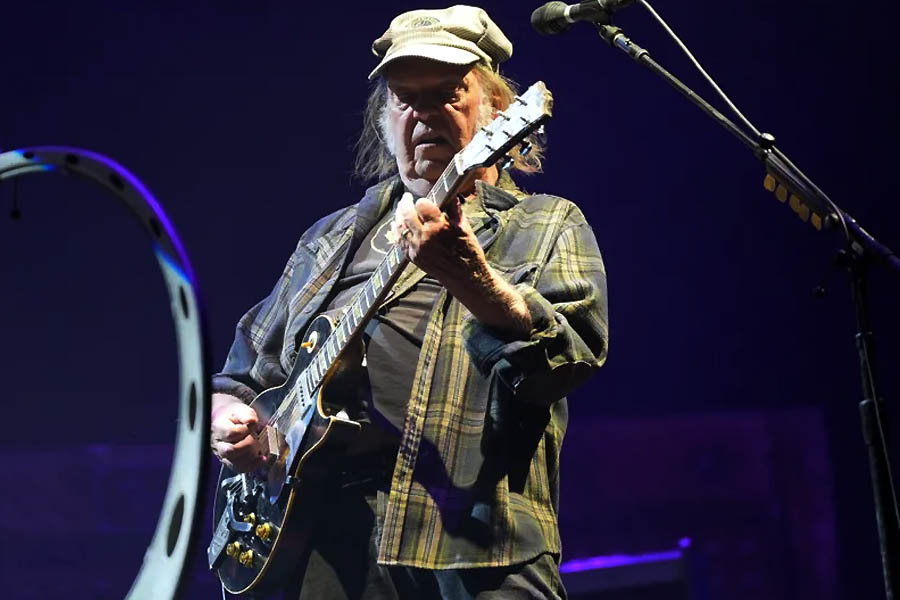 Glastonbury 2025’s Saturday night lit up Worthy Farm with a stacked lineup, as Charli XCX, Neil Young, Doechii, and Scissor Sisters battled for the spotlight.