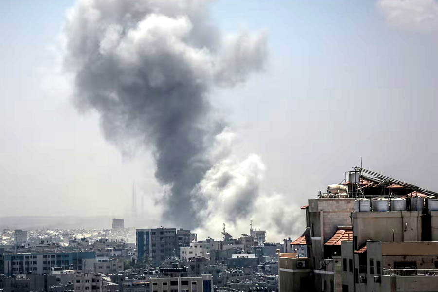Israel and Hamas enter Qatar ceasefire talks amid ongoing Gaza airstrikes and humanitarian crisis.
