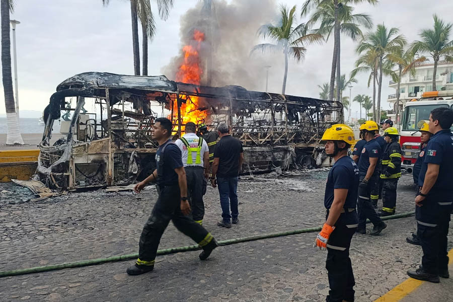 Jalisco Governor Pablo Lemus Navarro addressing the public and urging citizens to stay at home amid escalating violence and security alerts in Mexico.