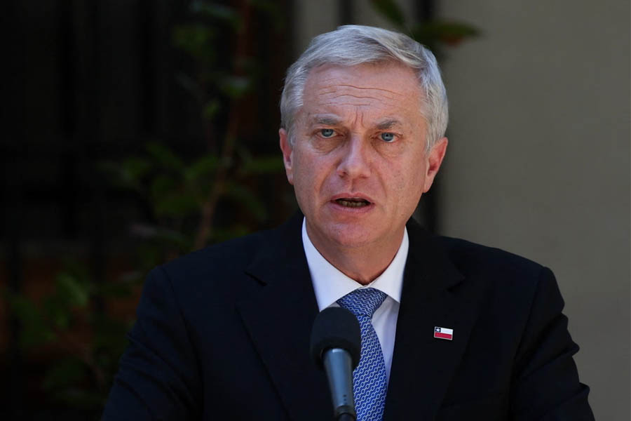 José Antonio Kast addressing supporters in Santiago while defending his conservative stance on abortion laws in Chile.