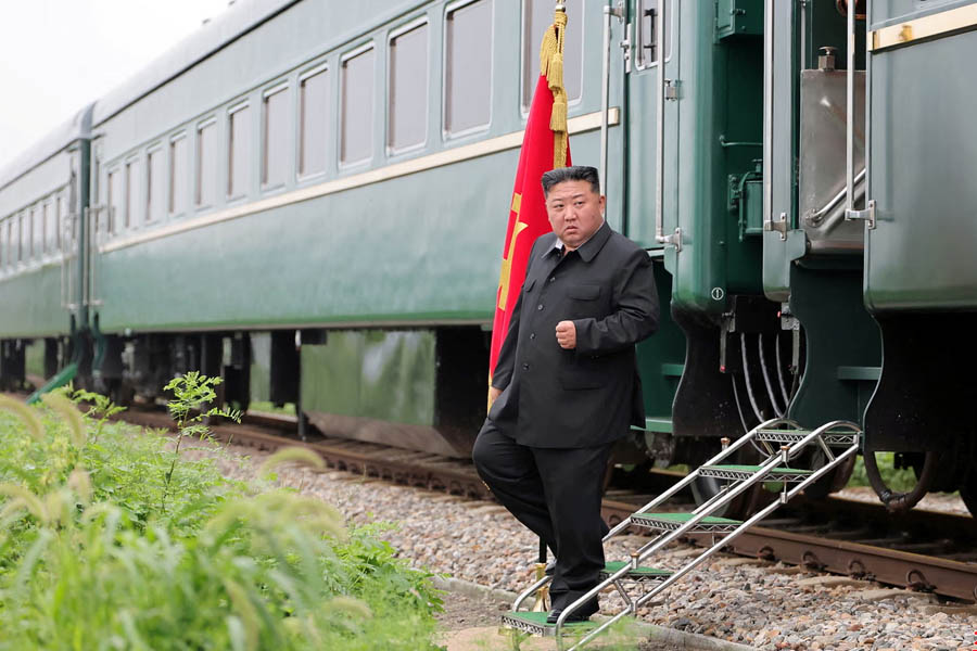 Kim Jong-un stepping off a train in North Pyongan Province near the China–North Korea border in 2024 during an official visit linked to cross-border rail connections.