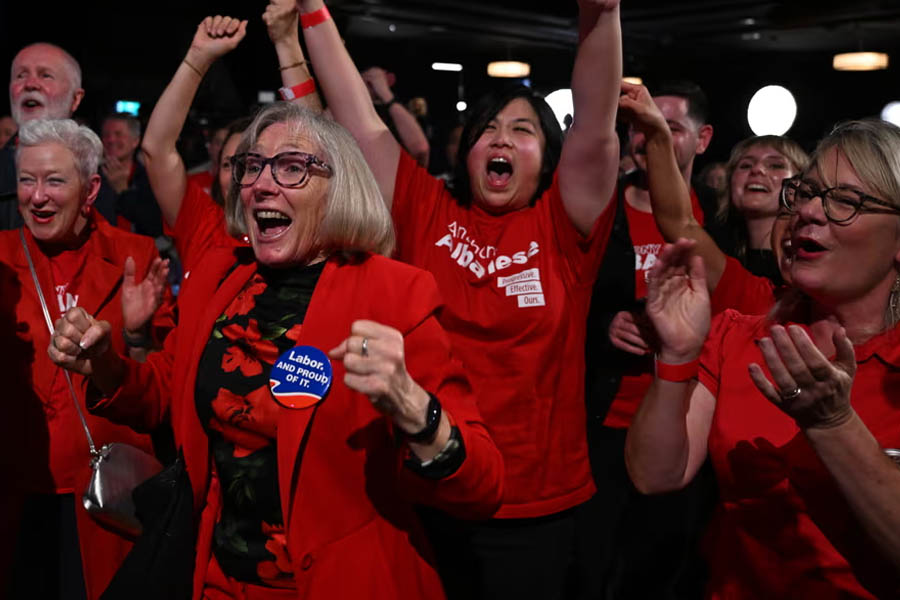 Anthony Albanese leads Labor to election win after Coalition vote collapses; Peter Dutton loses seat of Dickson
