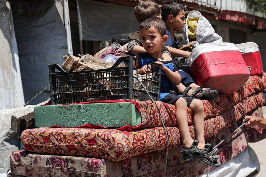 Mass Exodus from Gaza City as Israel Warns of Intensified Military Operations in the East