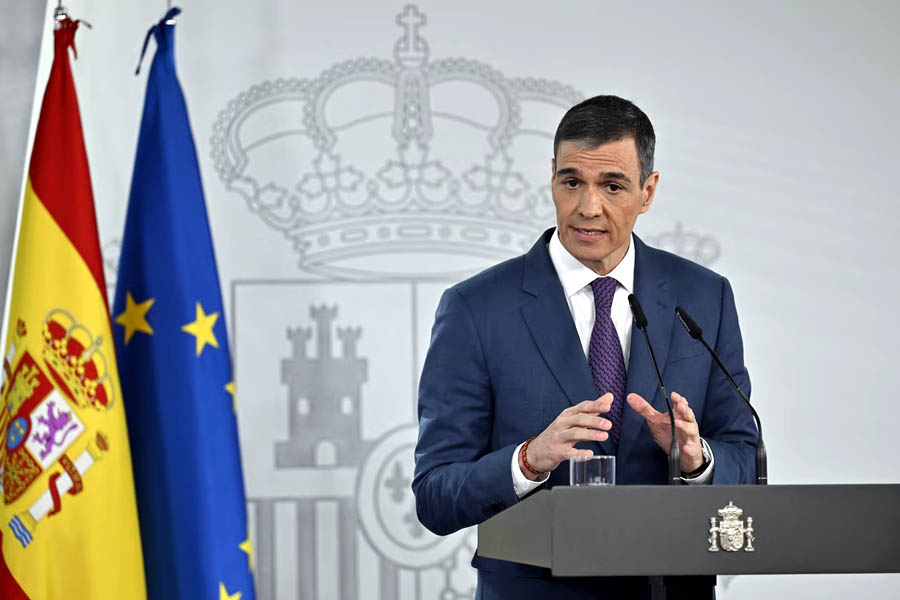Pedro Sánchez held an urgent meeting with private energy operators