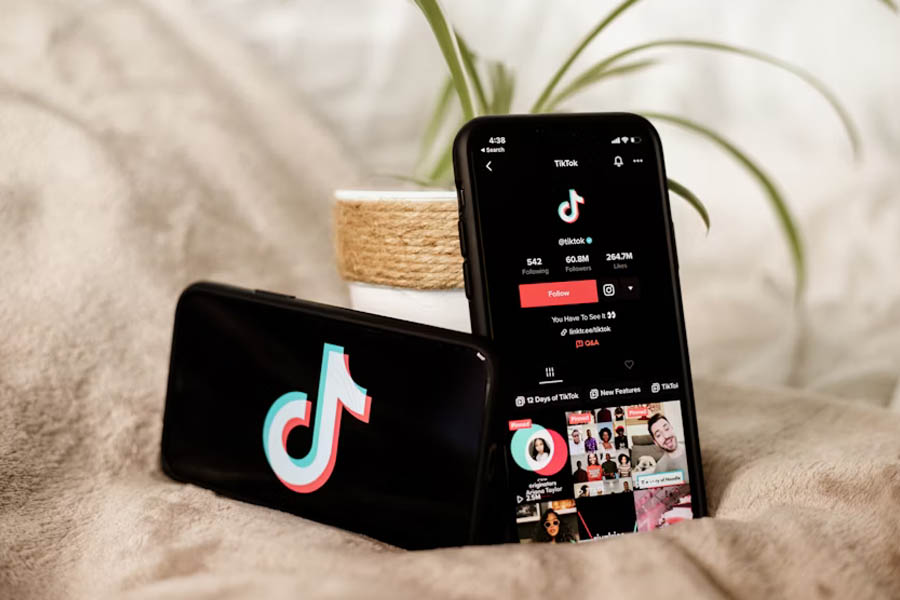 US and China reach agreement on TikTok ownership transfer amid security concerns and political negotiations.