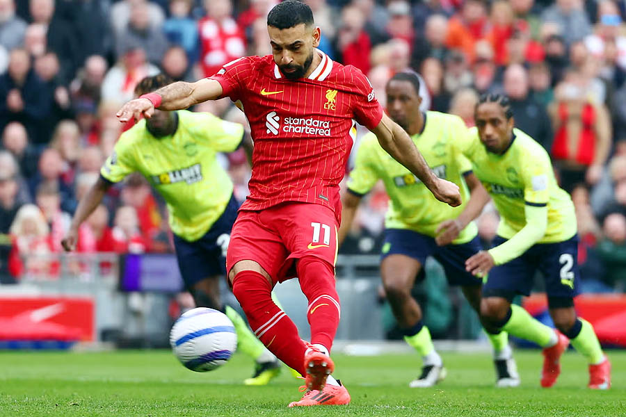 Mohamed Salah scores his second penalty against Southampton, his 27th Premier League goal of the season.