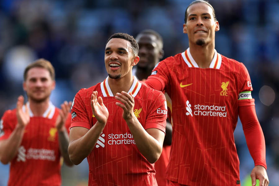 Van Dijk has not put Alexander-Arnold ‘on the spot’ over his Liverpool future