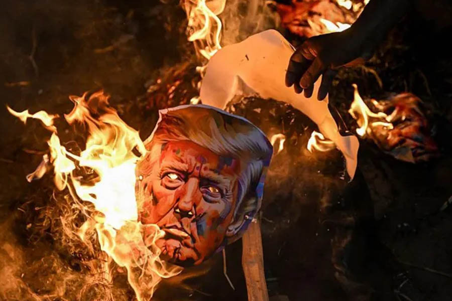 Donald Trump announces 50% tariff rate on Indian exports starting 27 August, impacting global trade and India’s economy.