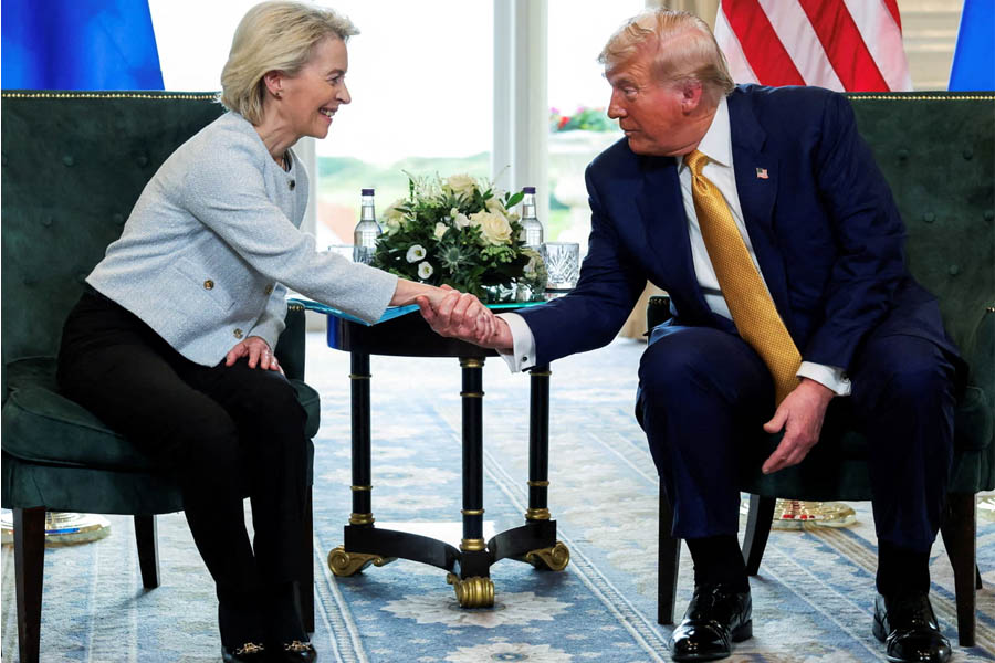 US President Donald Trump and European Commission President Ursula von der Leyen seal landmark trade agreement with handshake in Turnberry, Scotland – July 2025.