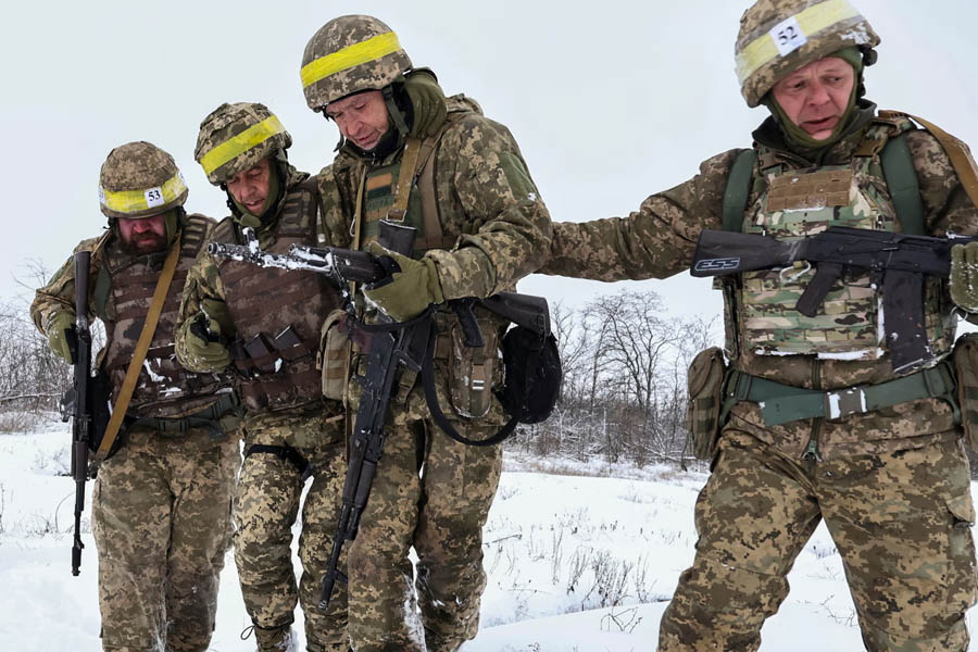 Ukrainian military recruits undergoing training in the Zaporizhzhia region while Russia intensifies its campaign, following Vladimir Putin’s directive to capture the region.