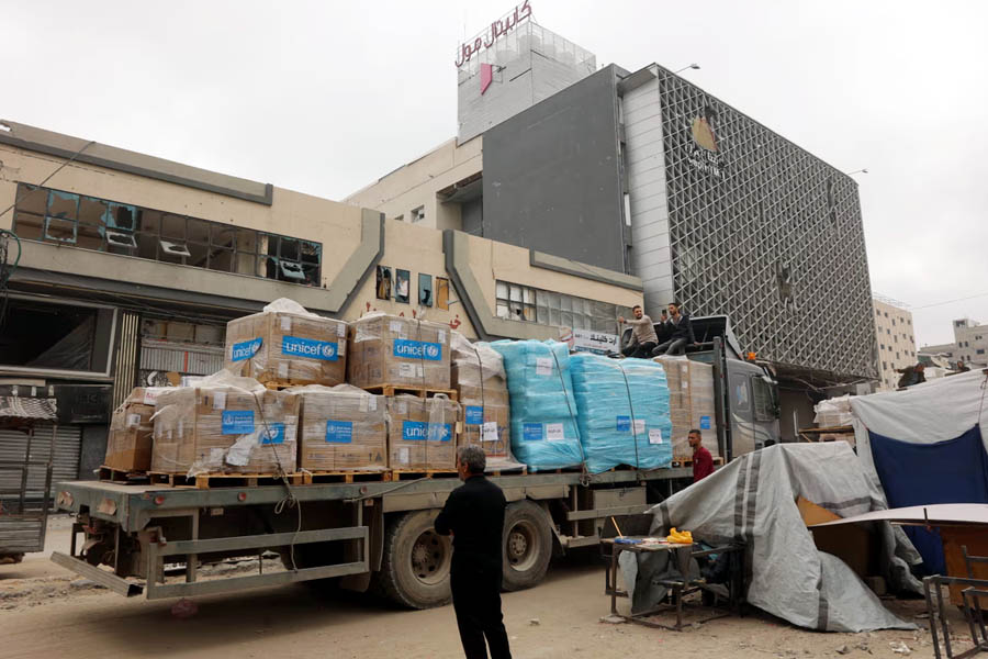 Unicef aid supplies aid outside a shopping mall in Gaza City.