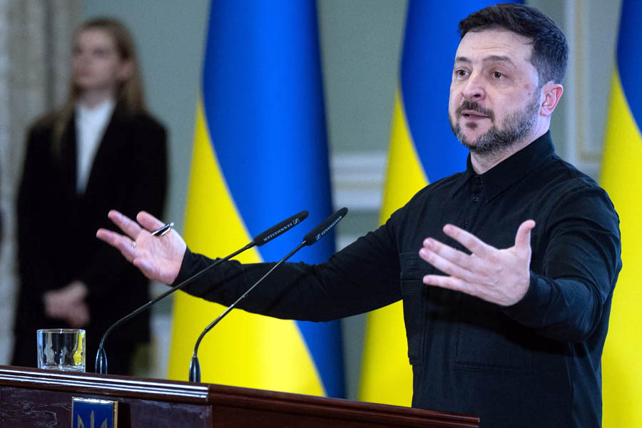 Volodymyr Zelenskyy warns that rejecting the peace proposals could lead to more US weapons for Ukraine and harsher sanctions on Russia